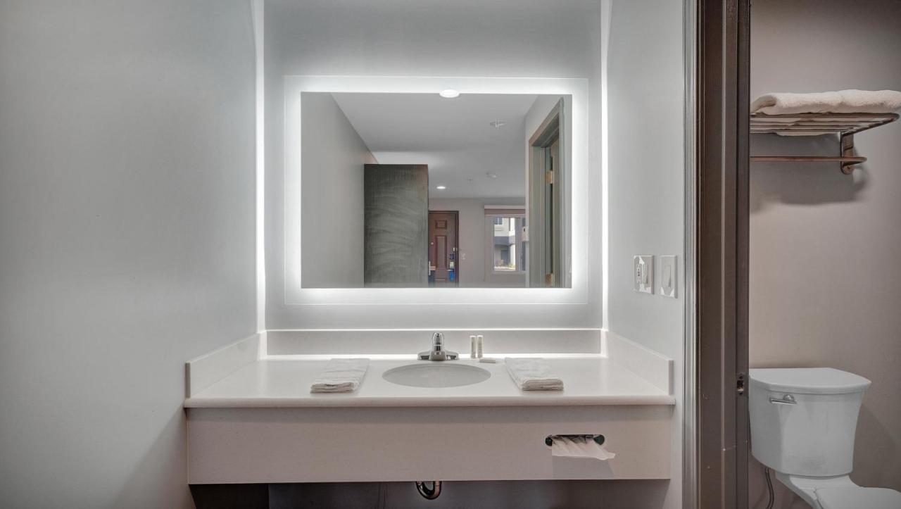 Days Inn & Suites By Wyndham Niagara Falls/Buffalo Экстерьер фото