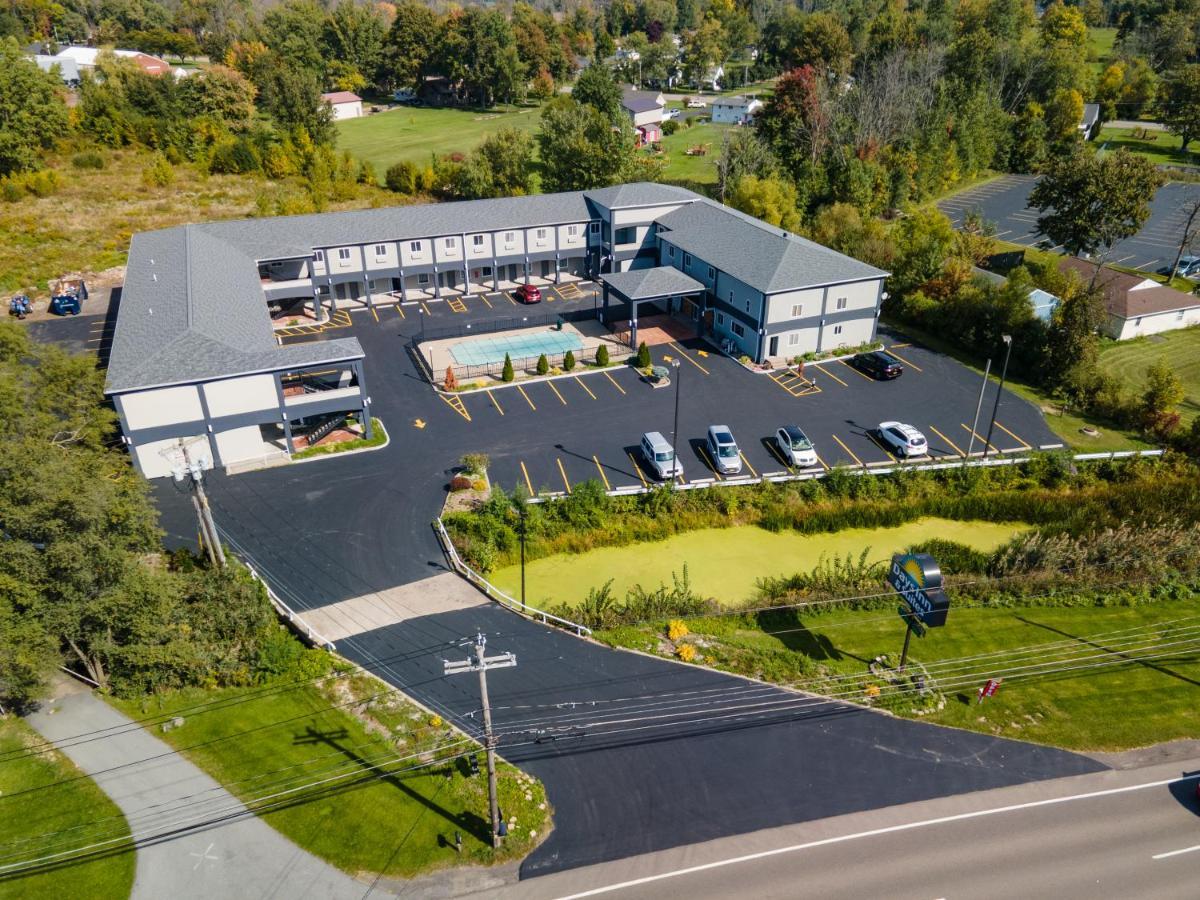 Days Inn & Suites By Wyndham Niagara Falls/Buffalo Экстерьер фото
