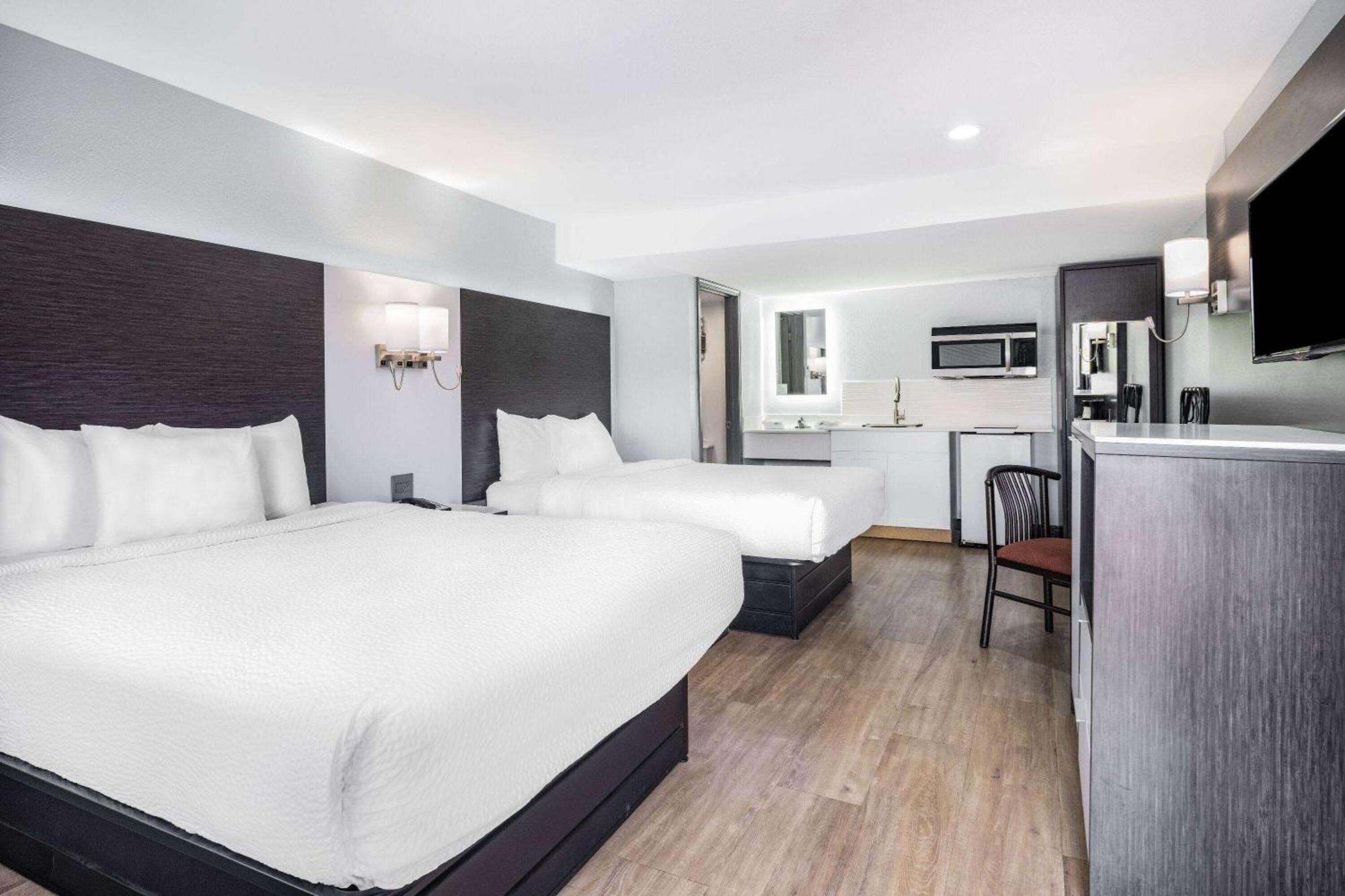 Days Inn & Suites By Wyndham Niagara Falls/Buffalo Экстерьер фото
