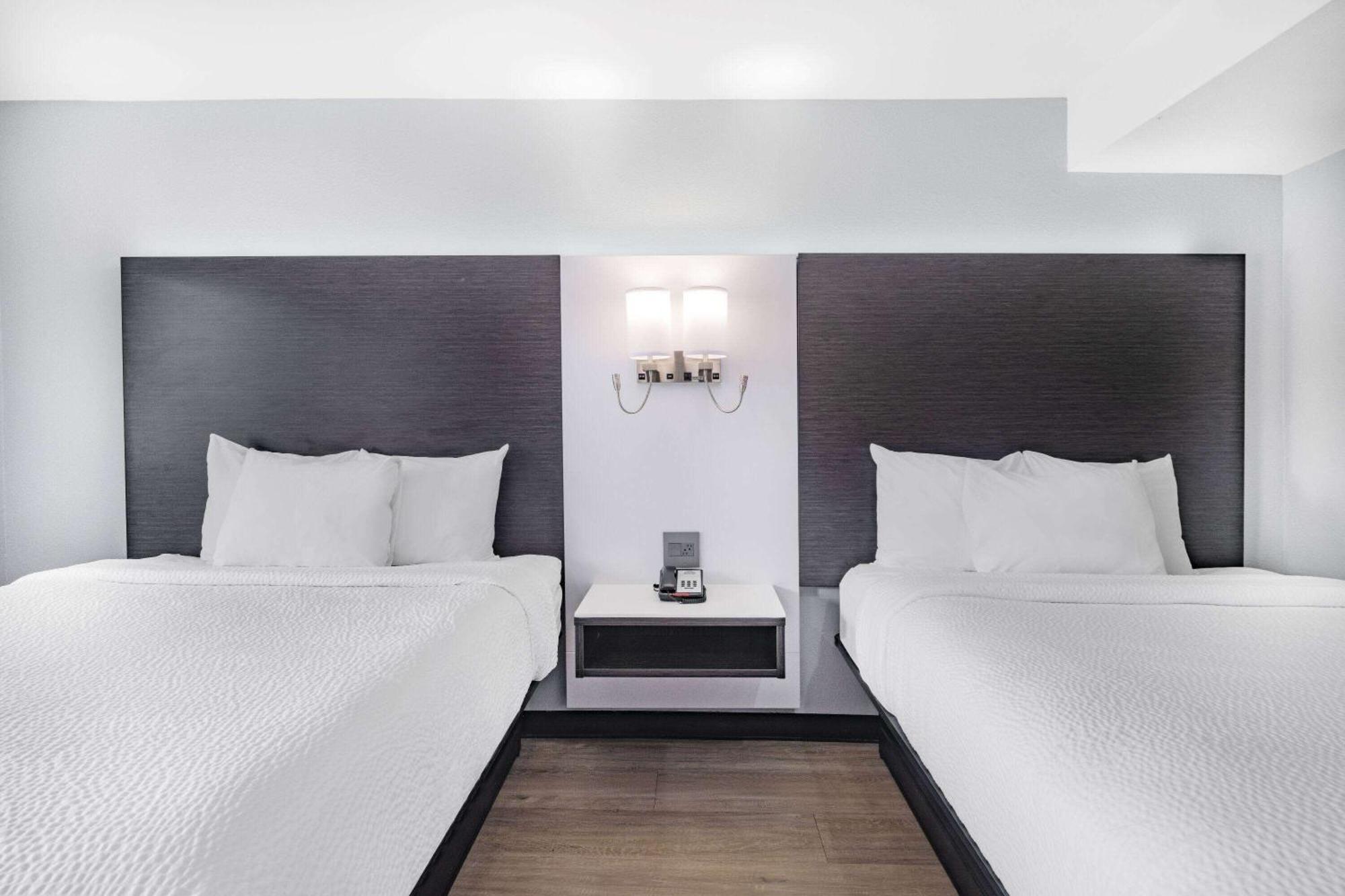 Days Inn & Suites By Wyndham Niagara Falls/Buffalo Экстерьер фото